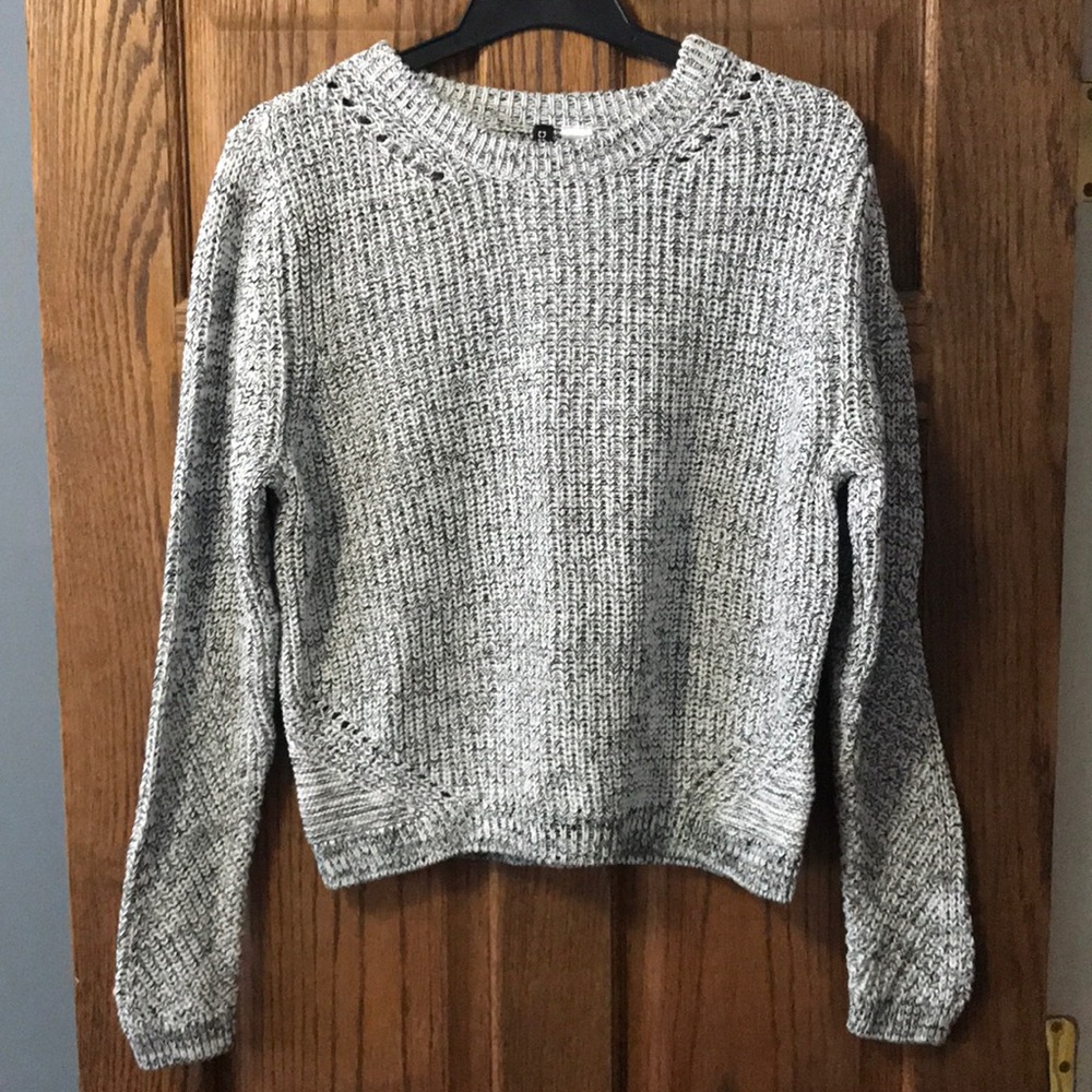 Black and white heavy pullover sweater